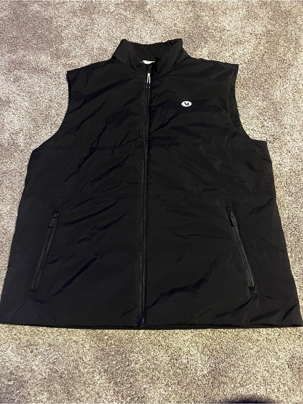 Vuori V587 Echo Insulated Vest Mens Large Black PrimaLoft Puffer Zip Up NWOT